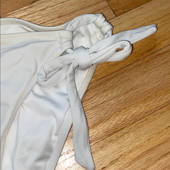 Victoria’s Secret bikini bottom Sz Small - Picture 2 of 4